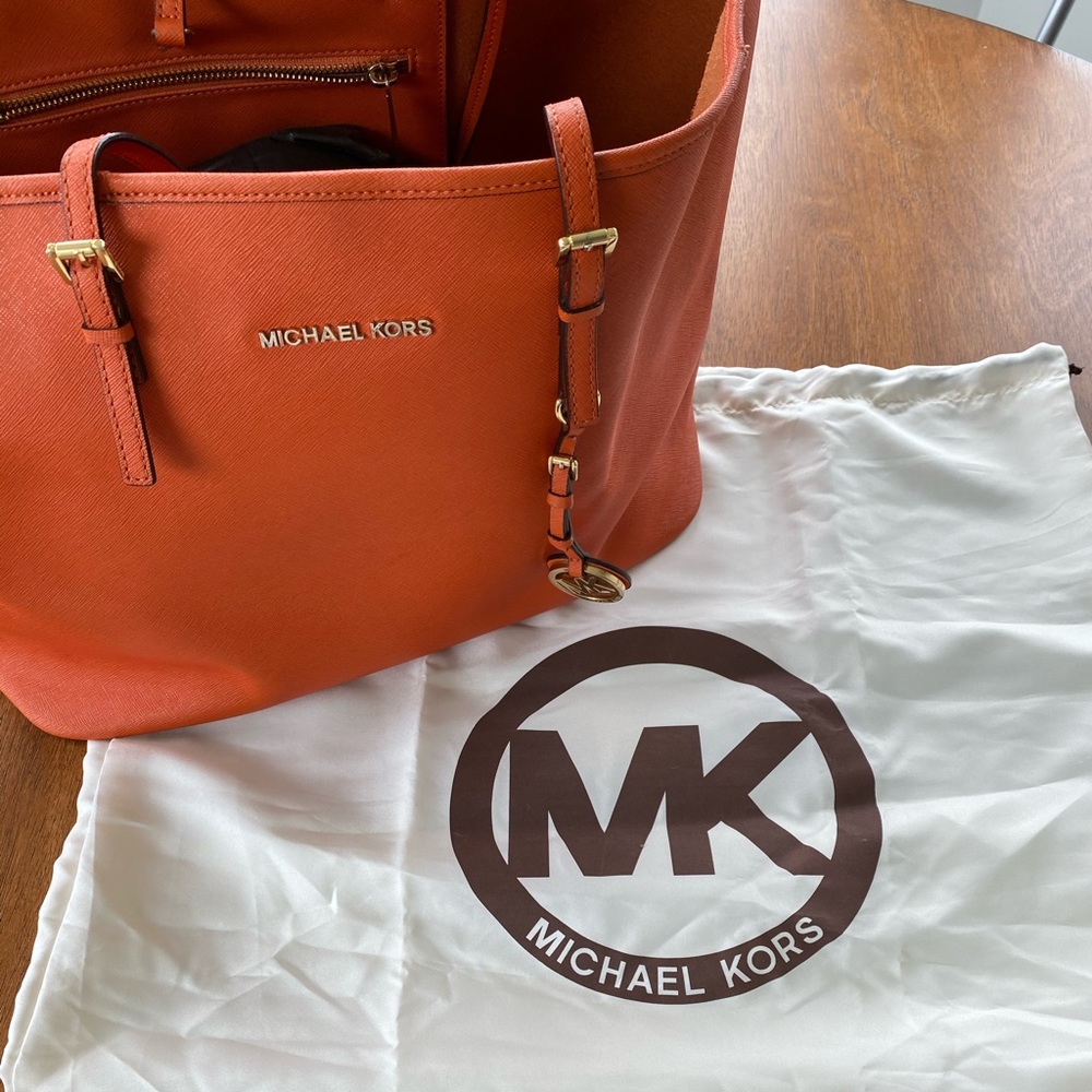 Nice large Michael Kors!